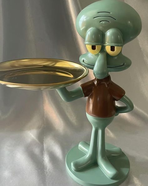 Would you like Mr. Octopus to serve you? #spongebob #decor #homedesign Spongebob Sculpture, Spongebob Bathroom Ideas, Clay Spongebob, Spongebob Bathroom, Spongebob Decor, Spongebob Outfit, Spongebob House, Spiegel Diy, Spongebob Birthday Party