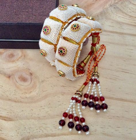 Rajasthani Jewellery Traditional, Bride Flower Jewellery, Scorpio Car, Rajput Jewellery, Rajasthani Jewellery, Jewelry For Bride, Jewellery Traditional, Pearl Bangles, Wedding Bangles