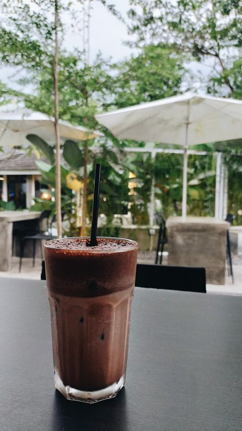 #chocolate #aesthetic #drink Ice Chocolate Drink Aesthetic, Chocolate Drink Aesthetic, Ice Chocolate Drink, Ice Chocolate, Chocolate Aesthetic, Ice Aesthetic, Aesthetic Drink, Cocoa Drink, Drink Aesthetic