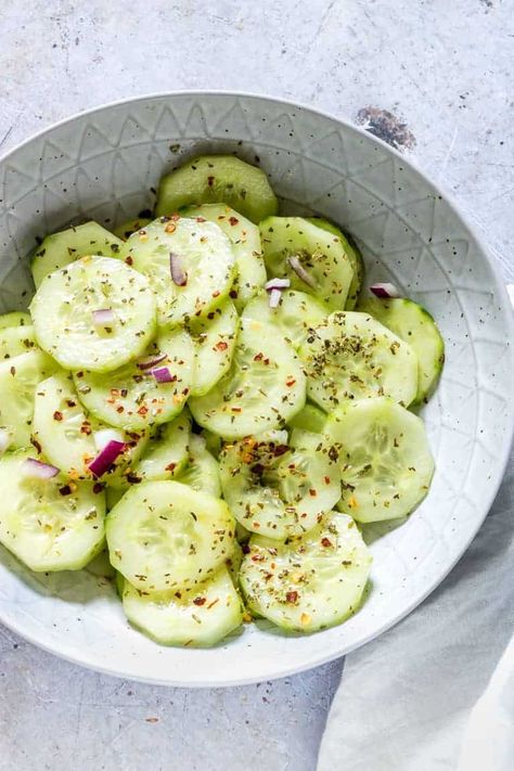 This easy cucumber salad in a crunchy, light and refreshing salad recipe that the whole family will love. Great for lunch, picnics, bbqs and summer parties. #cucumbersalad #cucumbersaladrecipe #healthycucumbersald #cucumberrecipe #cucumberonionsalad #salald Cucumber Vinegar Salad, Cucumber Vinegar, Cucumber Onion Salad, Cucumber Salad Vinegar, Vinegar Salad, Easy Cucumber Salad, Bbq Salads, Sweet Onions, Bbq Chicken Salad