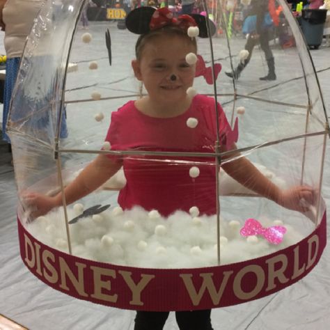 Disney Snowglobe costume Snowglobe Costume, Halloween Work Party, Xmas Costumes, Creative Halloween Costumes Diy, Christmas Parade Floats, Disney Balloons, Diy Halloween Costumes For Kids, Disney Halloween Costumes, Christmas Play