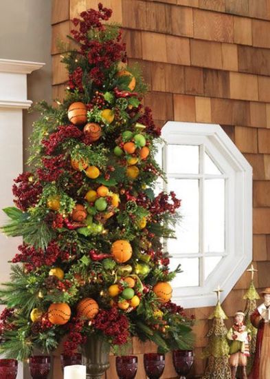 http://izeko.hubpages.com/hub/Christmas-Tree-Decorating-Ideas-and-Themes Colonial Christmas Tree, Christmas Tree Inspiration Simple, Williamsburg Christmas, Contemporary Christmas Trees, Thanksgiving Tree, Pre Lit Christmas Tree, Colonial Christmas, Christmas Tree Inspiration, Contemporary Christmas