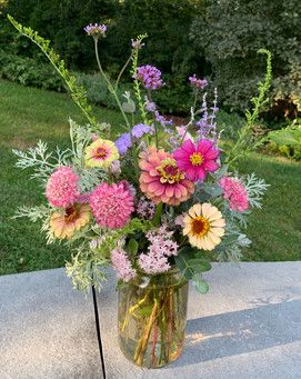 Coastal Background, Zinnia Bouquet, Pink Zinnia, Farmers Market Flowers, Bouquets Ideas, Bouquet Champetre, Summer Flower Arrangements, Cut Flower Farm, Wallpaper Beach