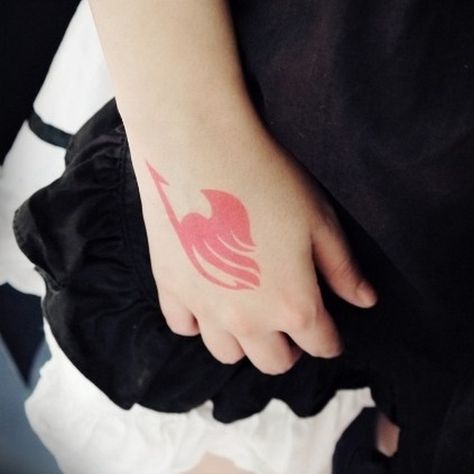 Natsu Dragneel Cosplay, Erza Scarlet Cosplay, Fairy Tail Tattoo, Black And Blue Tattoo, Fairy Tail Natsu Dragneel, Tail Tattoo, Fairy Tail Logo, Matching Tattoo Ideas, Wendy Marvell