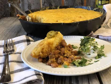 Ranch Beans, Beef and Cornbread Casserole Rancho Beans, Beef Cornbread Casserole, Ranch Beans, Jiffy Recipes, Jiffy Cornbread Recipes, Easy Comfort Food Dinners, Beans And Cornbread, Bread Toppings, Chili And Cornbread