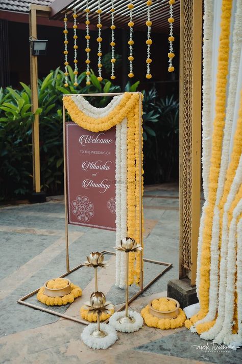 Haldi Ceremony Decorations At Home Simple, Haldi Decoration Ideas, Haldi Ceremony Decorations, Indian Ceremony, Reception Stage Decor, Wedding Welcome Board, Diy Floral Decor, Name Decorations, Wedding Background Decoration