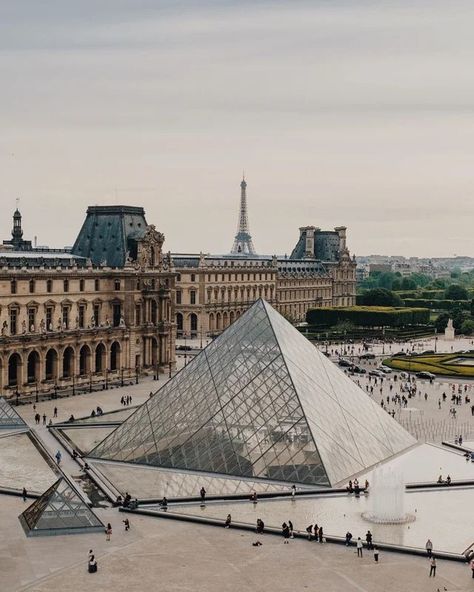 Paris Instagram Pictures, Louvre Pyramid, Paris Dream, France Aesthetic, Paris Architecture, Paris Vibes, Paris Vacation, Parisian Life, Living Modern