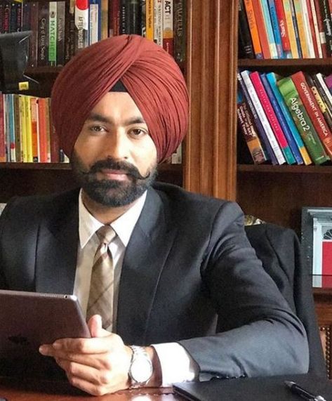 soo much love ❤ Turban Style Punjabi, Tarsem Jassar Pics, Tarsem Jassar, Marriage Status, Sardar Fashion, Suits Harvey, Kurta Pajama Men, Punjabi Fashion, Formal Men Outfit