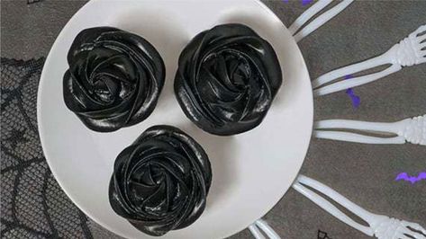 Black Rose Cupcakes With Buttercream Frosting Black Rose Cupcakes, Elegant Halloween Dessert, Swiss Meringue Buttercream Frosting, Meringue Buttercream Frosting, Cupcakes With Buttercream Frosting, Hershey Recipes, Cupcakes With Buttercream, Buttercream Frosting For Cupcakes, Meringue Frosting