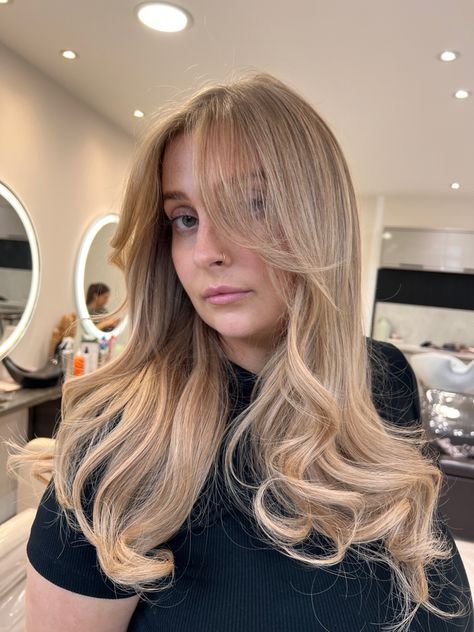 Blonde, biscuit blonde, seamless blonde, hair inspiration Soft Cream Blonde, Biscuit Beige Blonde Hair, Soft Beige Blonde Hair, Biscuit Blonde Hair, Biscuit Blonde, Phoebe Core, Cream Blonde Hair, Blonde Inspiration, Bouncy Blowout