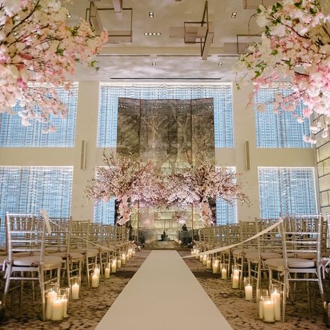 17 Distinctly New York Wedding Venues Events Aesthetic, City Wedding Venues, New York Wedding Venues, Castle Wedding Venue, Luxury Wedding Venues, Wedding Dress Pictures, Ny Wedding, Castle Wedding, Unique Wedding Invitations