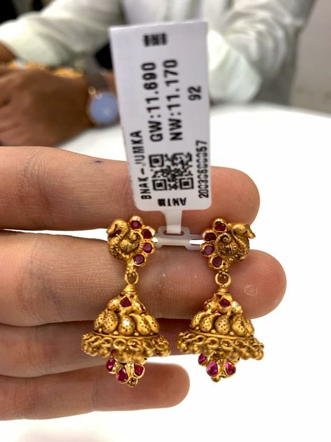 Jumkas Gold, Gold Jhumkas, Choker Necklace Designs, Antique Gold Jewelry Indian, Fancy Necklace, Bride Jewelry, Gold Bride Jewelry, Antique Gold Jewelry, Gold Ornaments