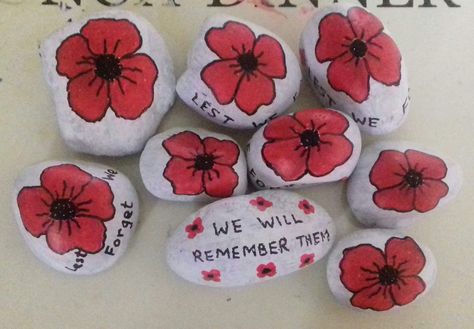 Anzac Art, Remembrance Poppies, Poppy Craft For Kids, Lest We Forget Anzac, Remembrance Day Activities, Poppy Day, Remembrance Day Art, Poppy Craft, Remembrance Day Poppy