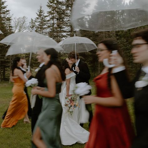 You know how the saying goes, rain on your wedding day… Well, either way, this is a super stunning moment and the umbrellas and rain and color and people who embrace it all are what makes it awesome! 🤍 Photo @skylerandvhan #rainphotography #rainywedding #greenhousewedding #greenhousevenue #outdoorwedding #upnorthwedding Rainy Wedding Photos Photography, Wedding Rain Photography, Raining Wedding, Rain Wedding Photos, Rain On Wedding Day, Wedding In The Rain, Rainy Wedding Photos, Greenhouse Venue, Willow Wedding