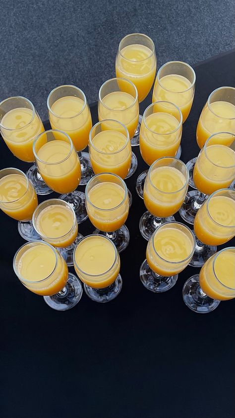 Drinks Aesthetic Wallpaper, Mimosas Aesthetic, Mimosa Aesthetic, Aesthetic Wallpaper Orange, Mimosa Champagne, Drinks Aesthetic, Champagne Drinks, Champagne Glasses, Orange Juice