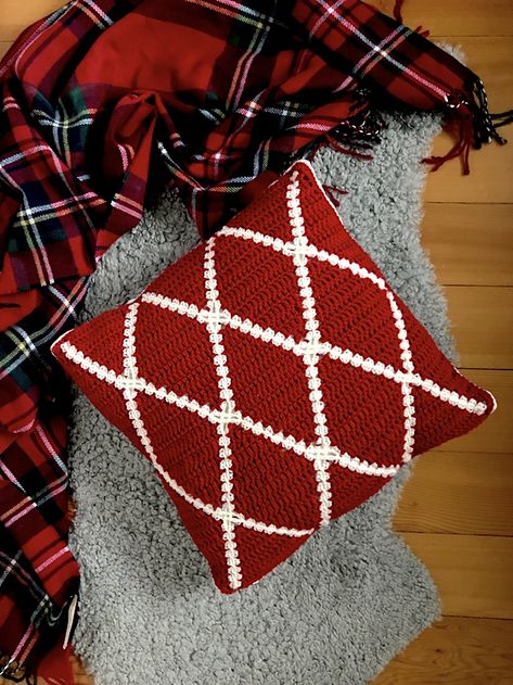 My Rose Valley: Christmas cries and Christmas joy Crochet Holiday Pillow, Crochet Christmas Pillow Cover, Christmas Crochet Pillow, Crochet Cushion Covers, Christmas Crochet Blanket, Modele Pixel Art, Cushion Cover Pattern, Crochet Cushion, Crochet Pillow Cover