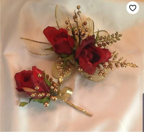 Red And Gold Corsage, Prom Corsage Red, Corsage Homecoming, Red Corsages, Gold Corsage, Black Weddings, Halloween Weddings, Bridal Hair Decorations, Homecoming Corsage