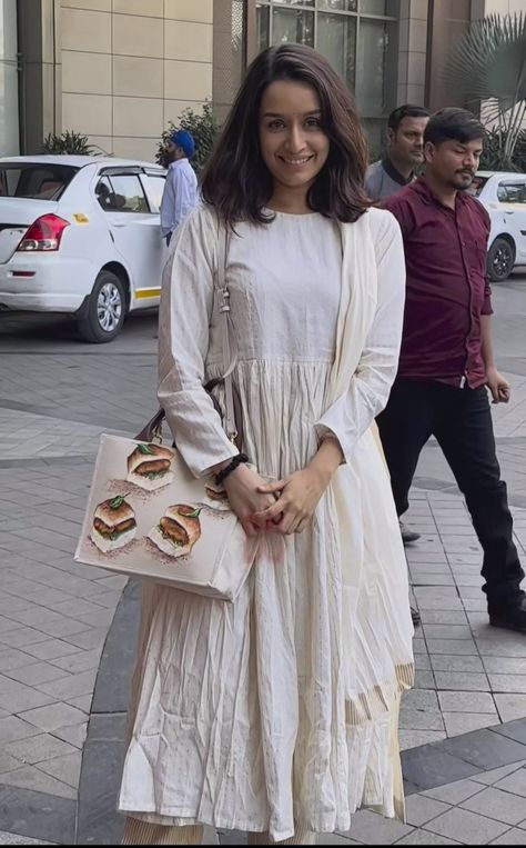 Celebrities Airport Look, Shraddha Kapoor In Kurti, Celebrities Airport, Cotton Suit Designs, Trendy Outfits Indian, Outfits Indian, Handmade Fabric Bags, Eyeglass Strap, Kurti Neck