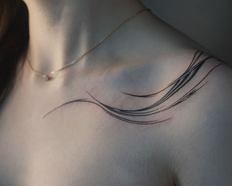 Tattoo Designs Inspiration, Small Shark Tattoo, Collar Bone Tattoos, Collar Tattoo, Collarbone Tattoos, Small Tattoos Ideas, Circular Tattoo, Clavicle Tattoo, Bold Minimalism