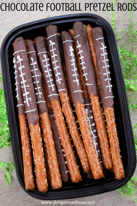 Football Themed Pretzel Rods, Football Birthday Treats For School, Football Caramel Apples, Ohio State Food Ideas Football Parties, Chiefs Appetizer, Super Bowl Snacks For Kids, Football Chocolate Covered Pretzels, Football Food Ideas Desserts, 49ers Treats