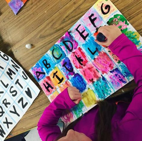 In the Art Room: Kindergarten Alphabet Paintings | Cassie Stephens | Bloglovin’ Letter Art Kindergarten, Art Teacher Elementary, Kinder Art Lessons, Kindergarden Art, Art Kindergarten, Elementary Art Lessons, Kindergarten Alphabet, Elementary Art Classroom, Room Kindergarten