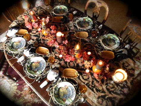 Nancy's Daily Dish: Thanksgiving Table Setting w/ Black Turkey Plates Black Transferware, Black Turkey, Turkey Plates, Pretty Table Settings, Thanksgiving Plates, Thanksgiving Table Setting, November Thanksgiving, Pie Baking, Harvest Blessings