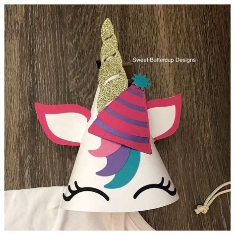 Hat Crafts For Kids, Unicorn Party Hats, Diy Unicorn Party, Unicorn Candle, Mickey Mouse Invitation, Magical Party, Rainbow Unicorn Party, Crazy Hat, Unicorn Hat