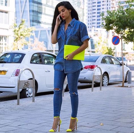 Lime green heels denim blouse denim jeans Lime Green Heels Outfit, Green Heels Outfit, Lime Green Heels, Denim On Denim, Casual Chique, Coordinating Outfits, Green Heels, Double Denim, Fashion Updates