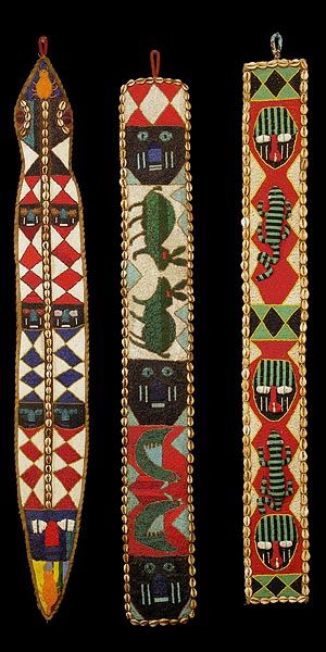 Ìgbádìí Yorùbá - Sash  Are beaded Sashes worn together to match clothing attire, costumes, etc. Afrique Art, Afrikaanse Kunst, Art Premier, African Decor, African Textiles, Ethnic Art, Africa Art, African Pattern, African Masks