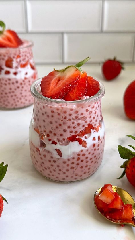 @pete_eatss on Instagram: “It’s Strawberry Season 🍓 ft. Strawberry Sago! This is the perfect summertime dessert! It’s easy to make and has fun textures and…” Strawberry Sago, Sago Pearls, Sago Recipes, Filipino Dessert Recipes, Asian Dessert Recipes, Philippines Recipes, Bubble Tea Recipe, Dessert Cups Recipes, Tapioca Pudding