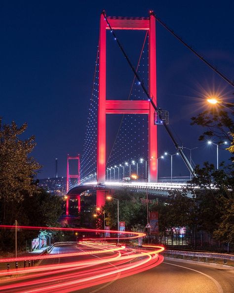 Bosphorus Bridge in Istanbul at night in red glow by Resul Muslu. (via Instagram - resulmuslu) #turkey #türkiye #istanbul #bosphorus #longexposure #photography #night #bosporusbridge #15temmuzşehitlerköprüsü #15julymartyrsbridge Istanbul Bosphorus, Bosphorus Bridge, California Usa, Golden Gate Bridge, Marina Bay Sands, Istanbul, San Francisco, Fair Grounds, Bridge