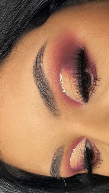 Mauve Eyeshadow Looks, It Mascara, Makeup Rosa, Makeup Social, Brow Freeze, Purple Eye Makeup, Brow Pen, Wing It, Makeup Class