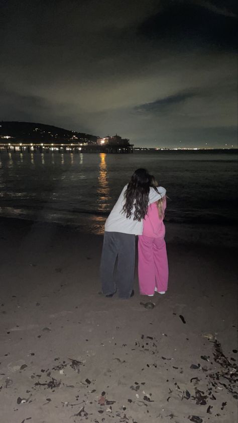 beach, night, dark, sea, ocean, sand, aesthetic, lights, nature, pier, malibu, friends, girls, teens, sweatpants Beach Bombfire Outfit, Beach Aesthetic With Bestie, Summer Duo Pics, Dark Friendship Aesthetic, Dark Summer Aesthetic, Beach At Night Aesthetic, Night Beach Pics, Pier Photos, Teen Girl Aesthetic