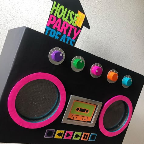 80's Decorations, Diy 80s Party Decorations, Footloose Party, 90s Theme Party Decorations, Valentine Boxes For School, Decades Party, 80s Party Decorations, 80s Birthday Parties, Throwback Party