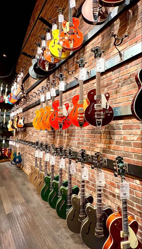 Jam Room, Guitar Studio, Dream Eater, Guitar Store, Warner Music Group, Electronic Shop, Showroom Design, Music Shop, Shop Organization