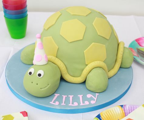 Pastel decorado con #fondant para una fiesta fondant turtle cake Tortoise Cake Birthdays, Tortoise Birthday Cake, Tortoise Cake, Sphere Cake, Turtle Birthday Cake, Leopard Cake, Turtle Cake, 21st Birthday Cakes, Turtle Birthday