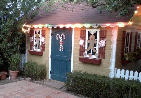 Holiday Party Crafts, Gingerbread House Christmas, Shed Decor, Gingerbread Decor, Christmas Movie Night, House Shed, Candy House, We Shed, Traditional Colonial