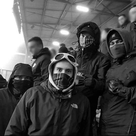 Ultras Football Casual, Stone Island Hooligan, Hooligan Clothing, Hooligans Style, Football Firms, The Football Factory, Ultra Outfits, Football Hooligan, Big Brother Style