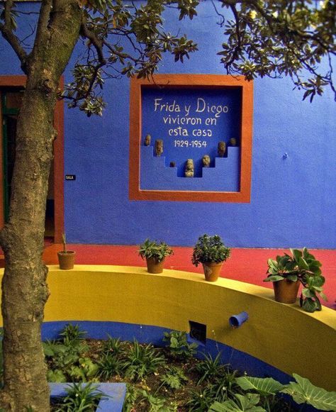 Frida Kahlo Garden, Frida Khalo House, Frida House, Frida Kahlo House, Frida Kahlo Diego Rivera, Family Art Projects, Frida And Diego, Frida Kahlo Art, Caribbean Art