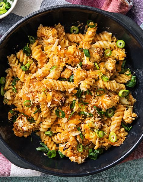 Hellofresh Vegetarian, Hello Fresh Dinners, Vegetarian Comfort Food Recipes, Hello Fresh Meals, Cheddar Mac And Cheese, Vegetarian Comfort Food, Chipotle Chili, Hello Fresh Recipes, Cheesy Pasta