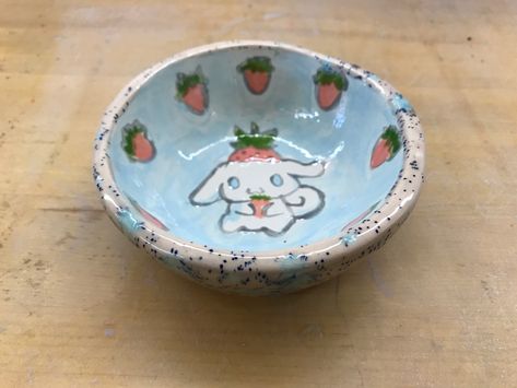 Kawaii Pottery Painting Ideas, Sanrio Pottery Painting Ideas, Sanrio Ceramic Painting, Hello Kitty Pottery Painting, Kawaii Ceramics, Sanrio Pottery, Hello Kitty Pottery, Sanrio Ceramic, Pottery Hello Kitty