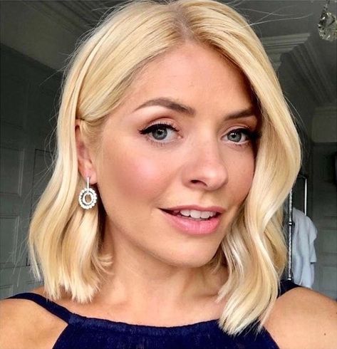 Holly Willoughby Hair, Holly Willoughby, Hair Appointment, Blonde Bobs, Celebrity Makeup, Dream Hair, Hair Dos, Bobs Haircuts, Bob Hairstyles