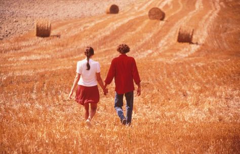 Liv Tyler - Stealing Beauty (1996) (998×644) Joseph Fiennes, Bernardo Bertolucci, Stealing Beauty, Beautiful Film, Liv Tyler, Rachel Weisz, Film Inspiration, Film Set, Film Stills