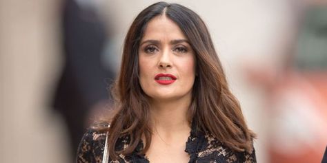 Salma Hayek en vestido transparente rompe el Black Friday Salma Hayek, Volvo, Black Friday, Patio, Patios