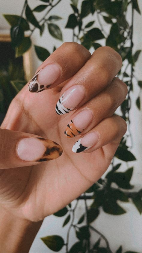 animal print nail art design Safari Print Nails, Animal Print Tip Nails, Animal Print Gel Nails, Funky Green Nails, Safari Nail Art, Safari Nails Designs, Animal Print Acrylic Nails, Africa Nails, Nail Art Animal Print