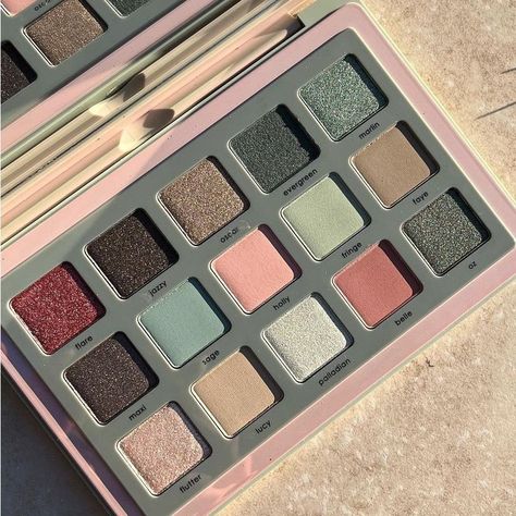 Natasha Denona Makeup | Natasha Denona Retro Glam Eyeshadow Palette Bnib | Color: Green/Pink | Size: Os Makeup Inventory, Eyeshadow Aesthetic, Disco Makeup, Natasha Denona Eyeshadow, Glam Eyeshadow, Bronze Eyeshadow, Dark Eyeshadow, Matte Eyeshadow Palette, Makeup Shades