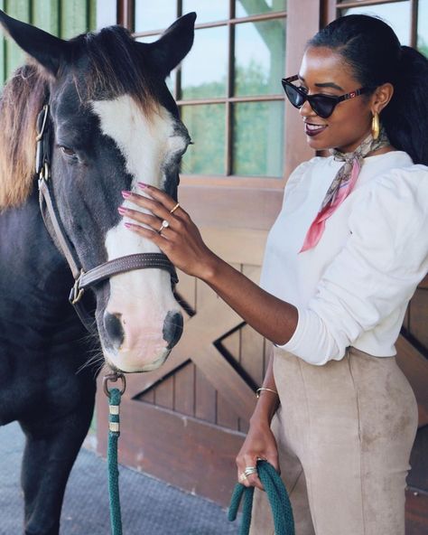 Megan Pinckney Rutherford on Instagram: “Just when I thought @montagepalmettobluff couldn’t get any dreamier, I discover their horse stable. 🐴 They offer rides around The Bluff,…” Old Money Black Woman, Black Equestrian, 30th Birthday Outfit, Horse Riding Aesthetic, Dorothy Dandridge, Horse Stable, Beautiful Photoshoot Ideas, Luxury Lifestyle Women, American Princess