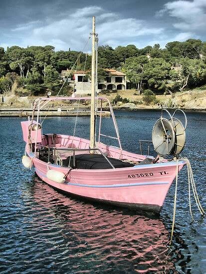 Pink boat, yes please Tout Rose, I Believe In Pink, Tickled Pink, Everything Pink, Designers Guild, Beach Cottages, Pink Love, Ponds, Yachts