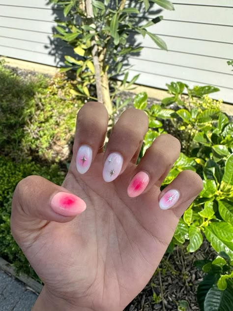 There's a new beauty trend taking over Instagram and it's absolutely stunning. Say hello to "quartz nails". Nails Acrylic Almond Short Summer, Aura Nails And French Tips, Pink Nails Almond, Summer Nail 2024 Trends, Short Almond Nails Summer, Quartz Nail, Summery Nails, Classy Acrylic Nails, Cute Gel Nails