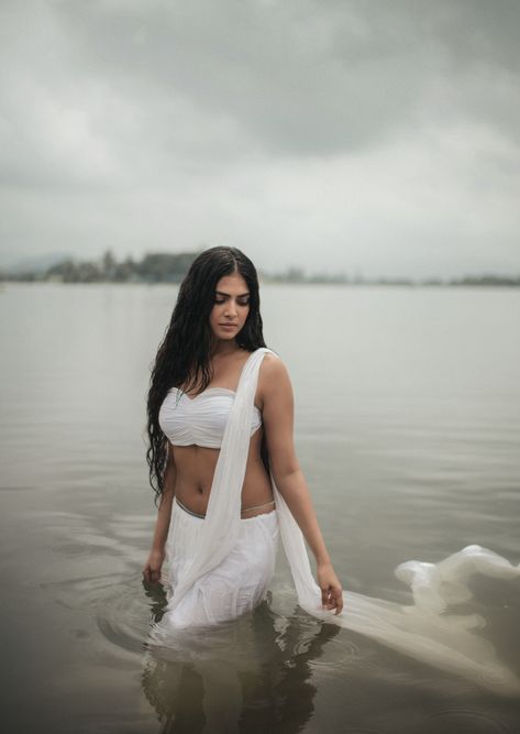 Malvika Mohanan, Wal Katha, Malavika Mohanan, White Saree, Indian Photoshoot, Saree Photoshoot, Indian Actress Hot Pics, Indian Beauty Saree, Desi Beauty